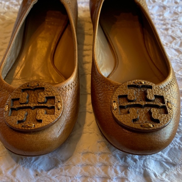 Tory Burch Teva Tumbled Leather Flats with Logo - Picture 15 of 16